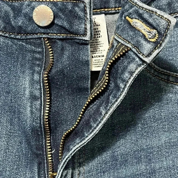 H&M Ultra High Waist Ankle Length Curvy Jegging Jeans Medium Wash - Picture 4 of 10